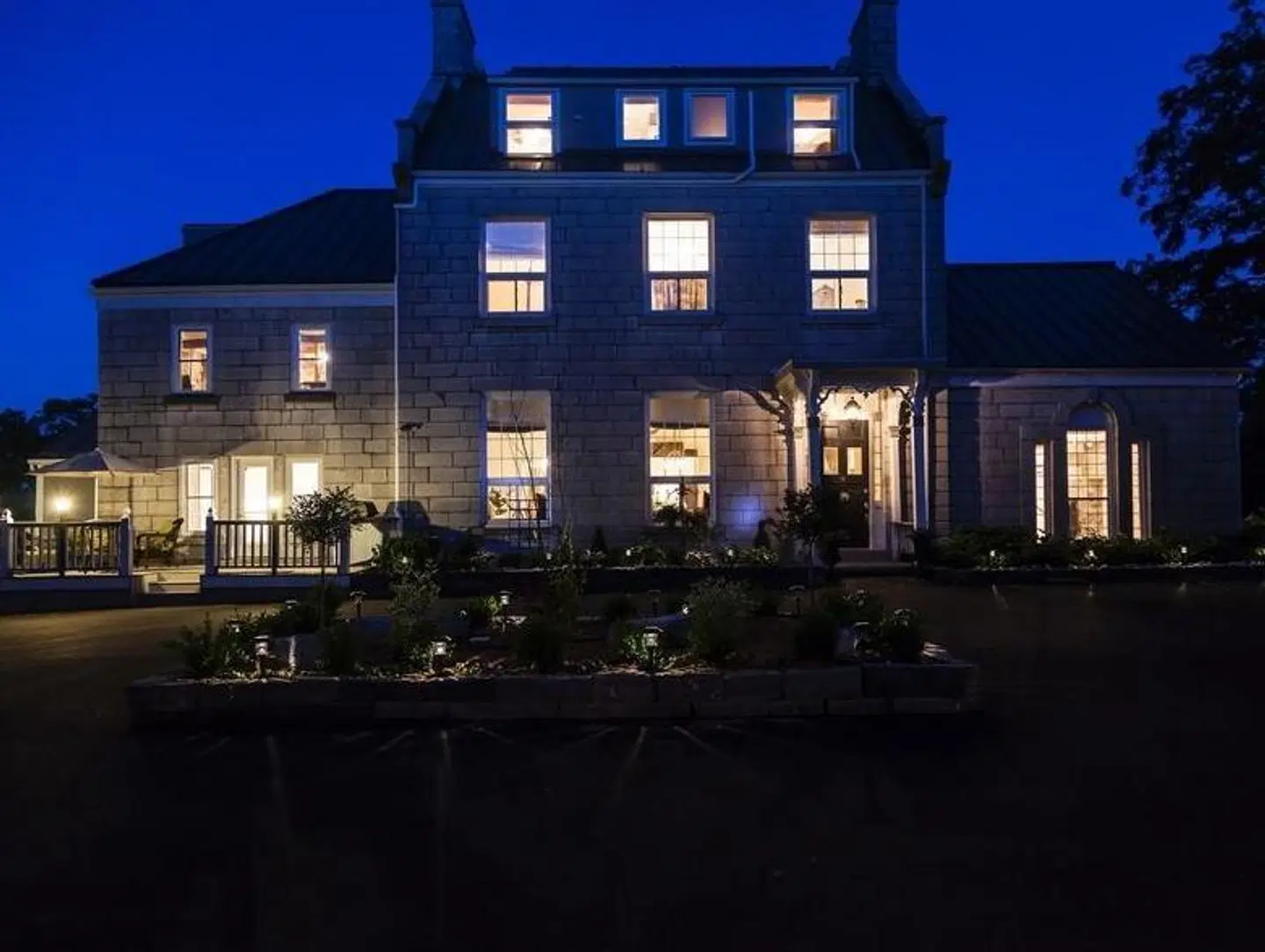 All Suites Whitney Manor EXTERIOR