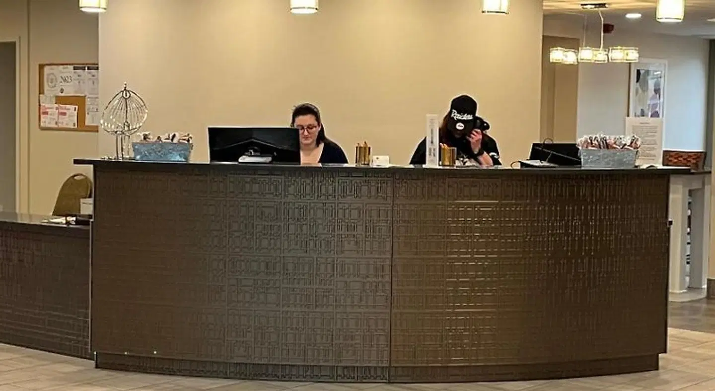 Orangewood Inn & Suites Kansas City Airport LOUNGE_LOBBY