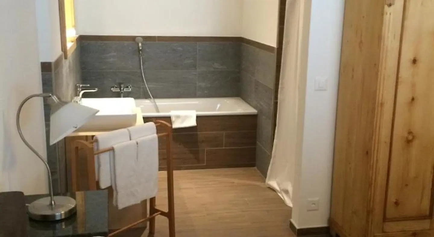 Carlton-Europe Vintage Erwachsenenhotel Badezimmer