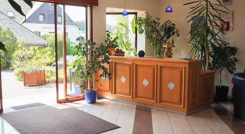 Zur Burg – Hotelfoto