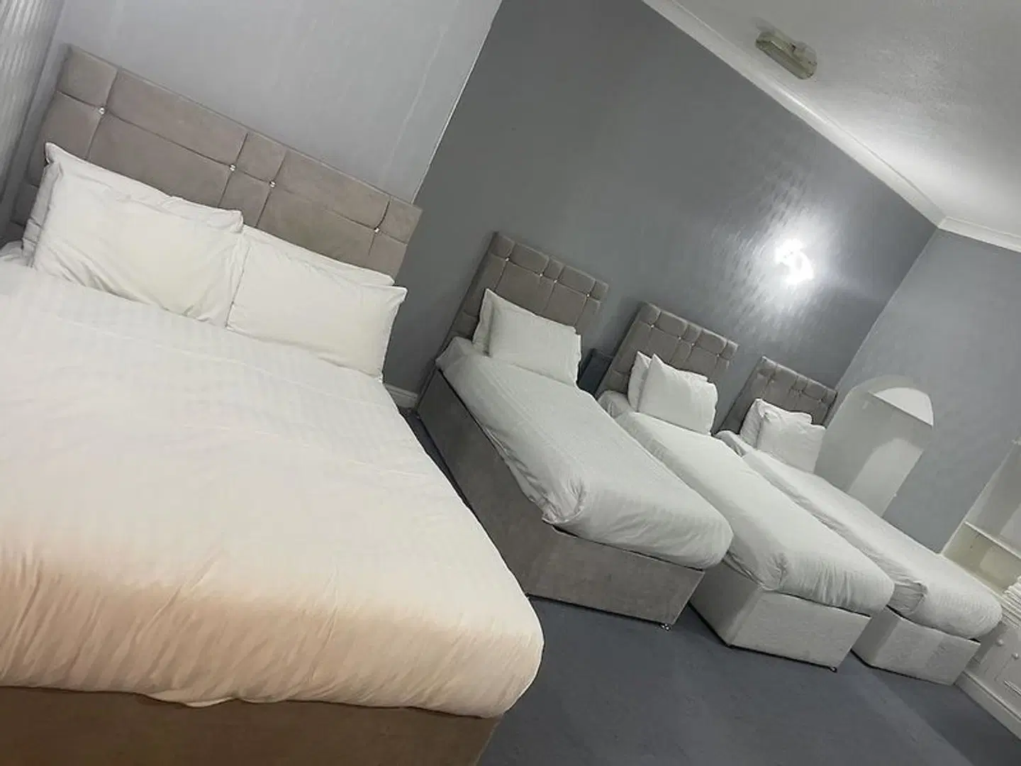 Diamonds Inn ROOM_EXAMPLE