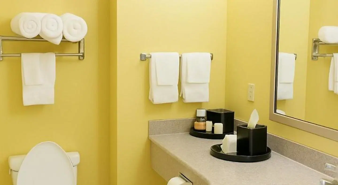 Ambassador Inn & Suites ROOM_EXAMPLE