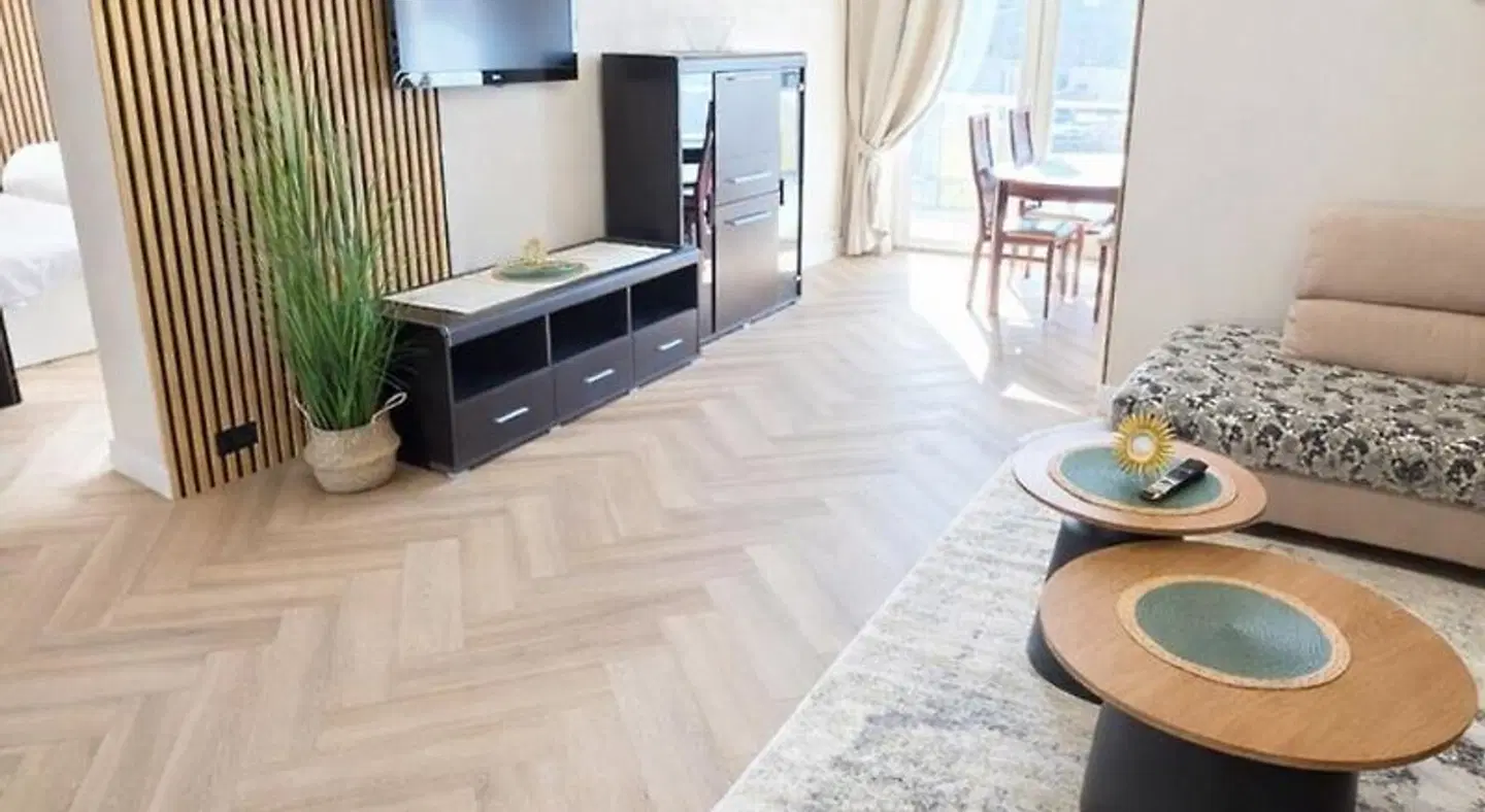 Justinos Vila ROOM_EXAMPLE