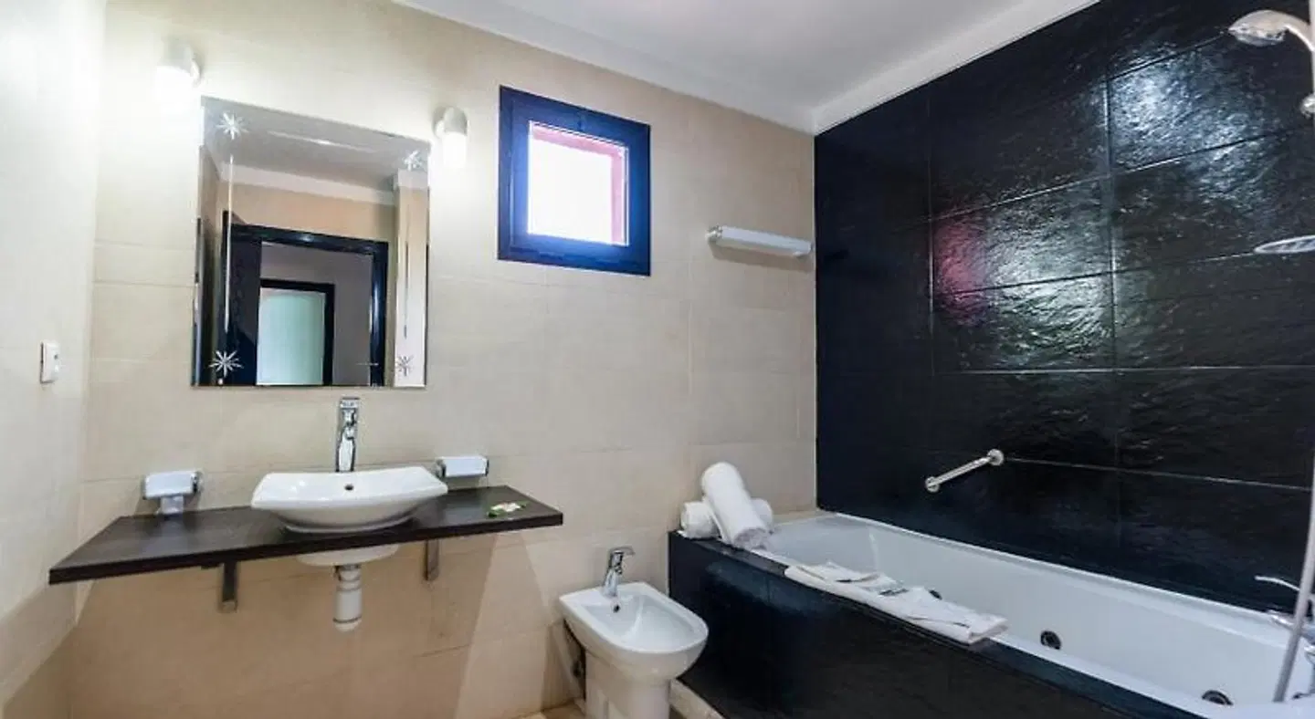 Oliva Condominium Hotel Badezimmer