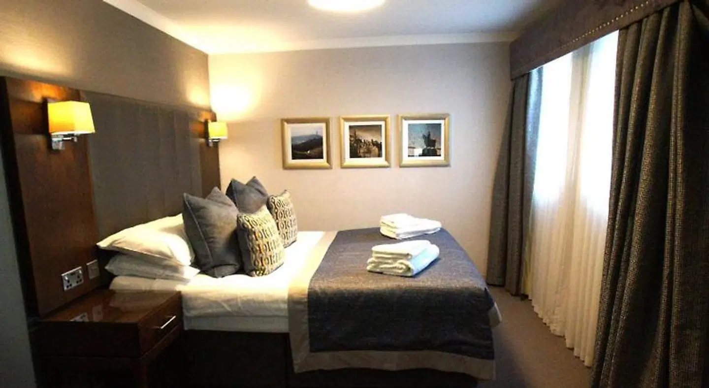 Golden Lion ROOM_EXAMPLE