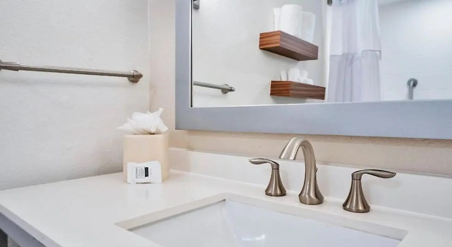 Hilton Garden Inn Jacksonville Airport Badezimmer