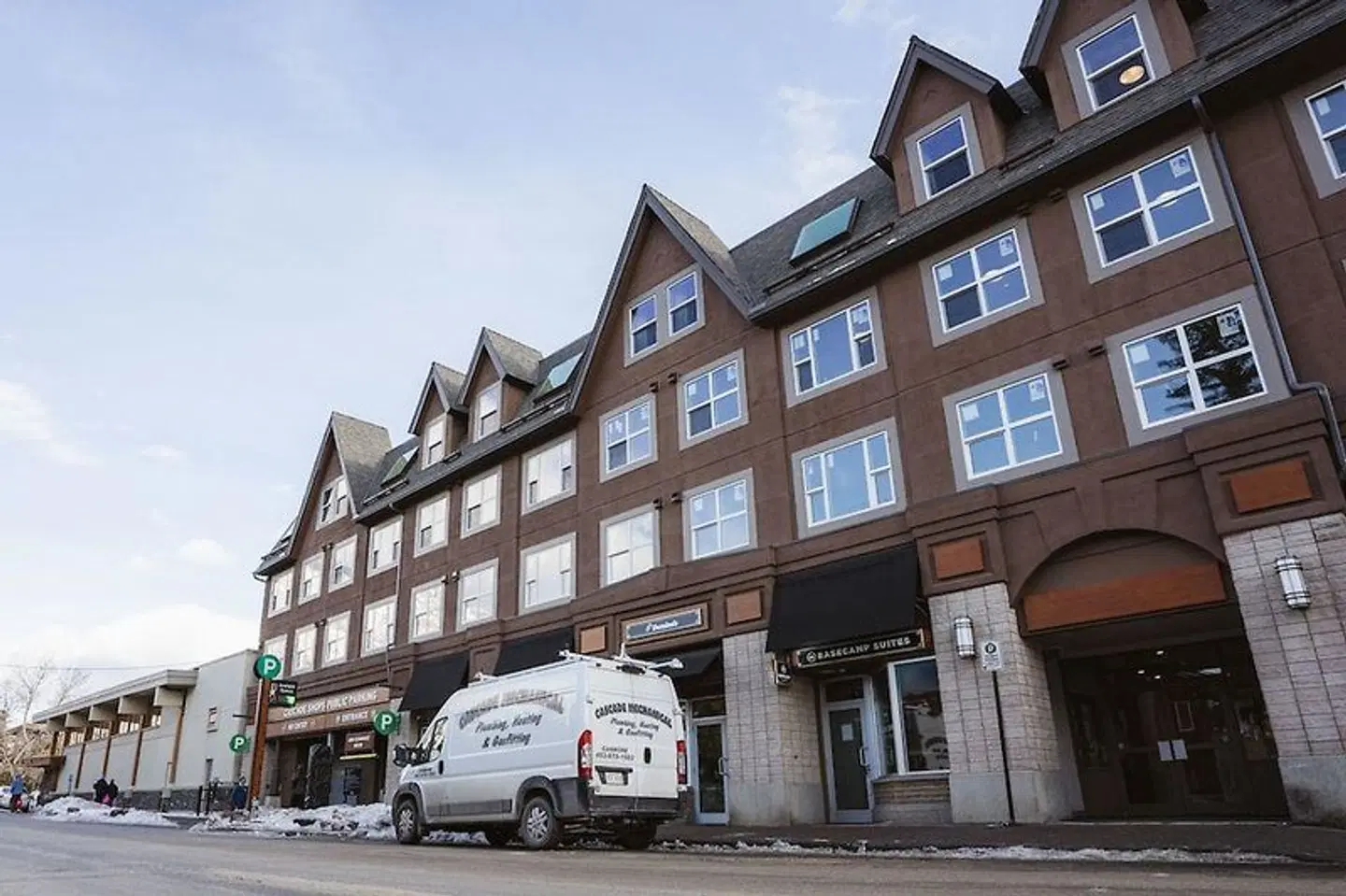 Basecamp Suites Banff EXTERIOR