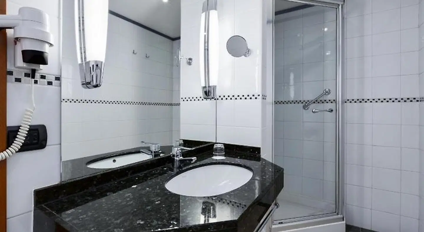 NH Collection Brussels Centre Badezimmer