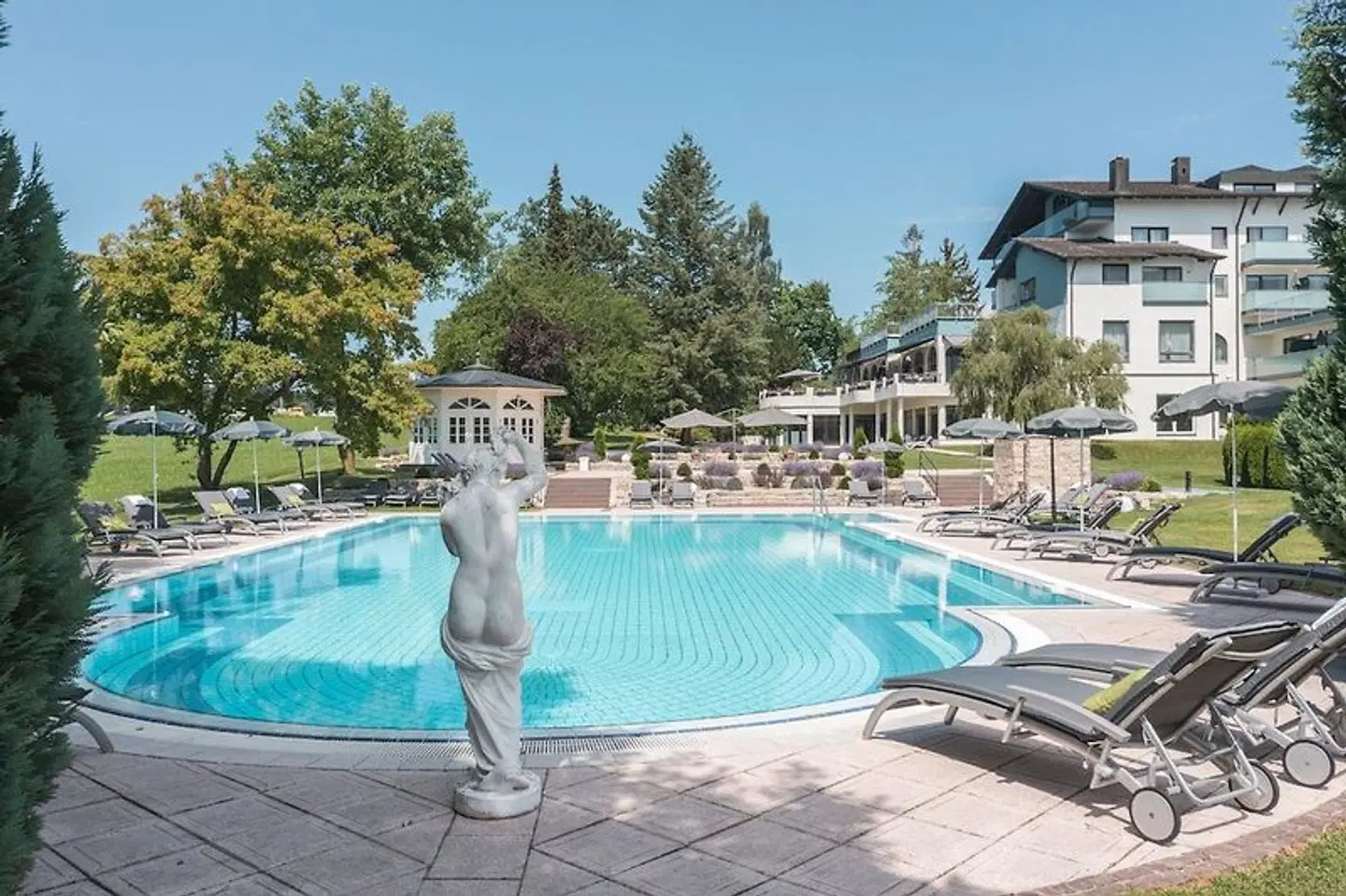 Tanneck OUTDOOR_POOL