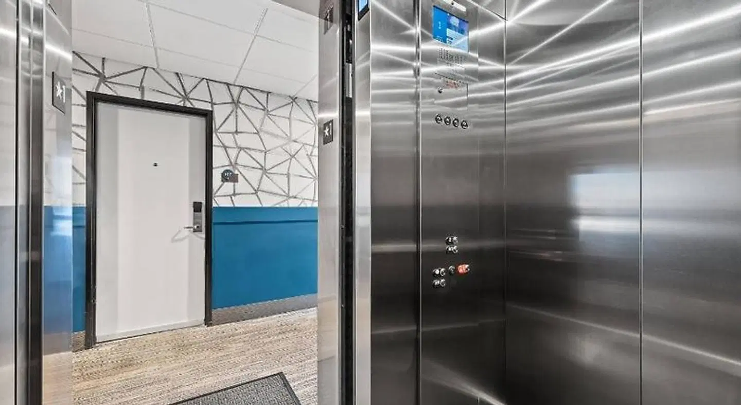 The Ellsworth Hotel, Ascend Hotel Collection Hallenbad