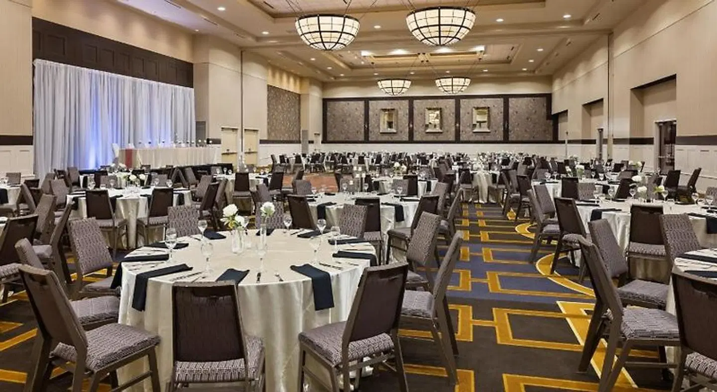 Sheraton Overland Park Hotel at the Convention Center Restaurant