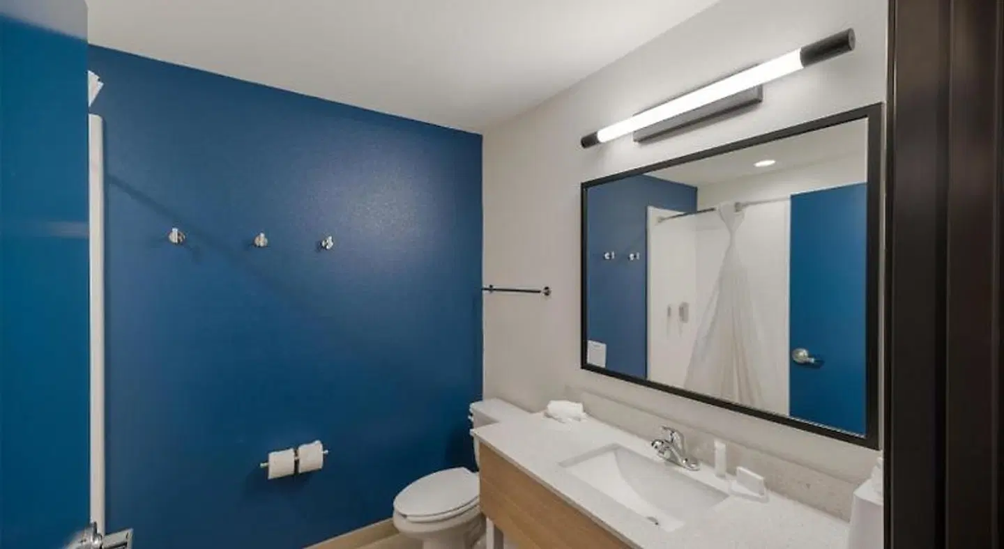 Spark by Hilton Midland South Badezimmer