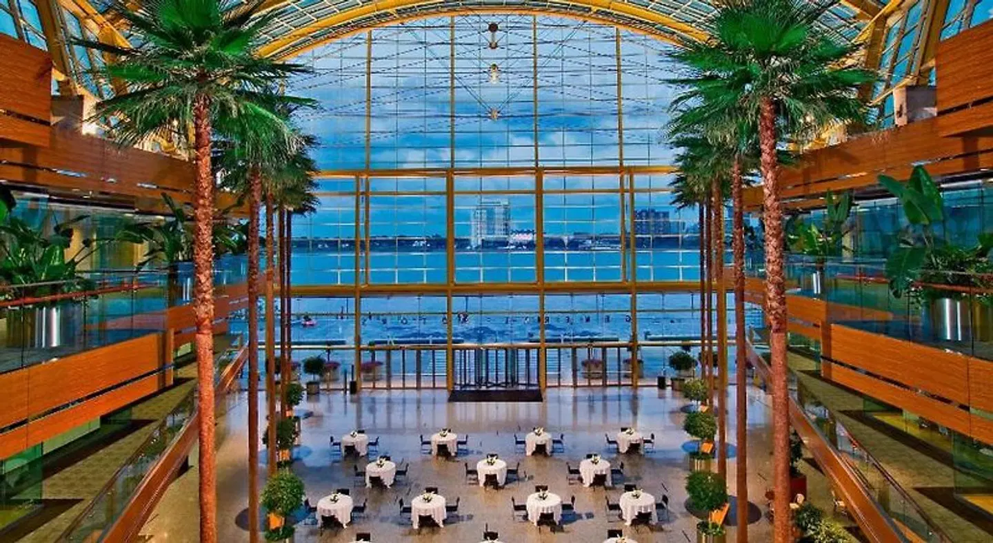 Detroit Marriott at the Renaissance Center Strand