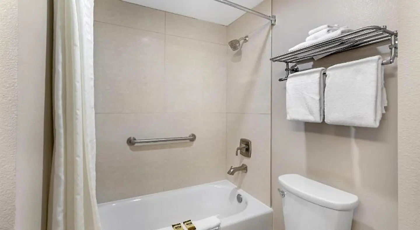 Best Western Plus Boomtown Casino Hotel Badezimmer
