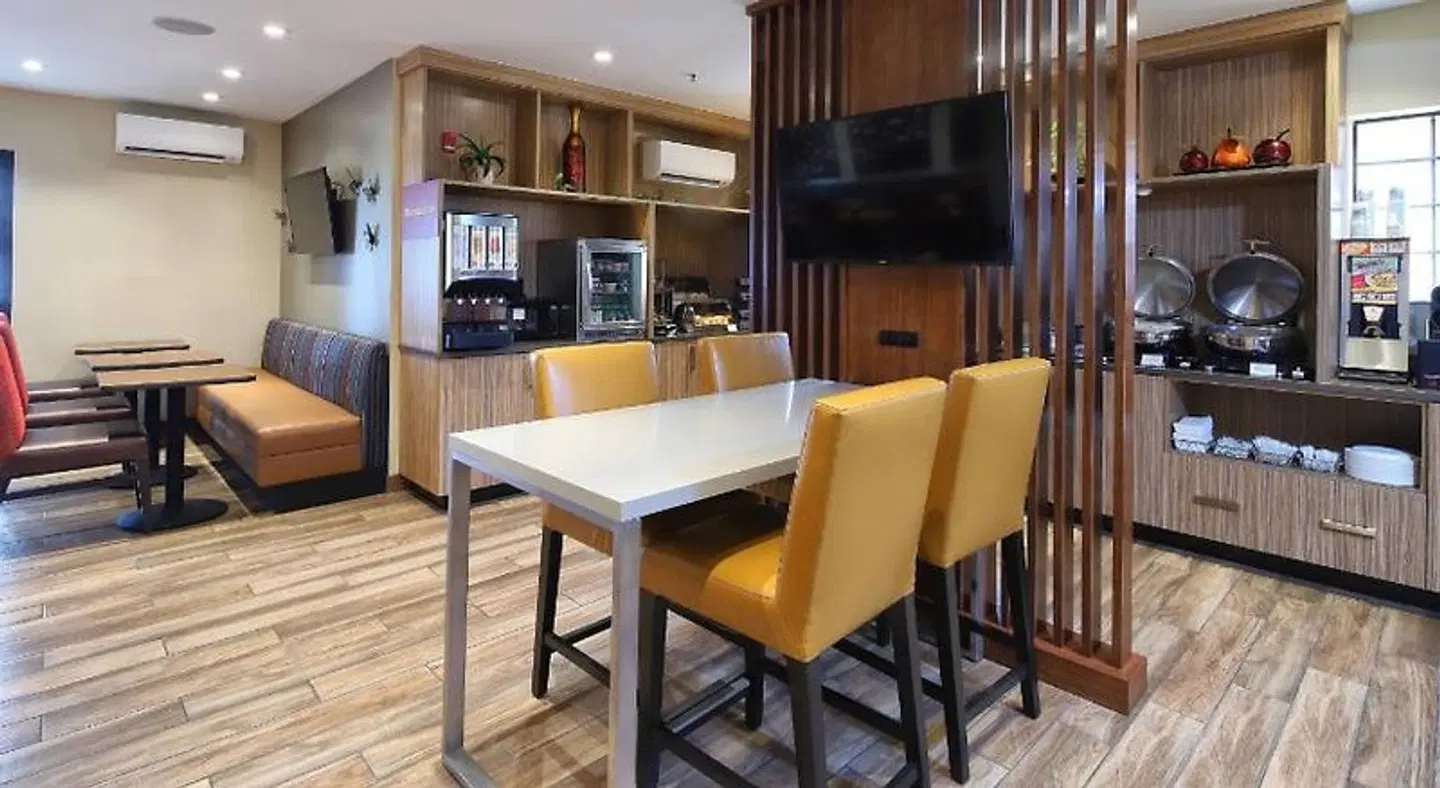 TownePlace Suites Tucson Bar