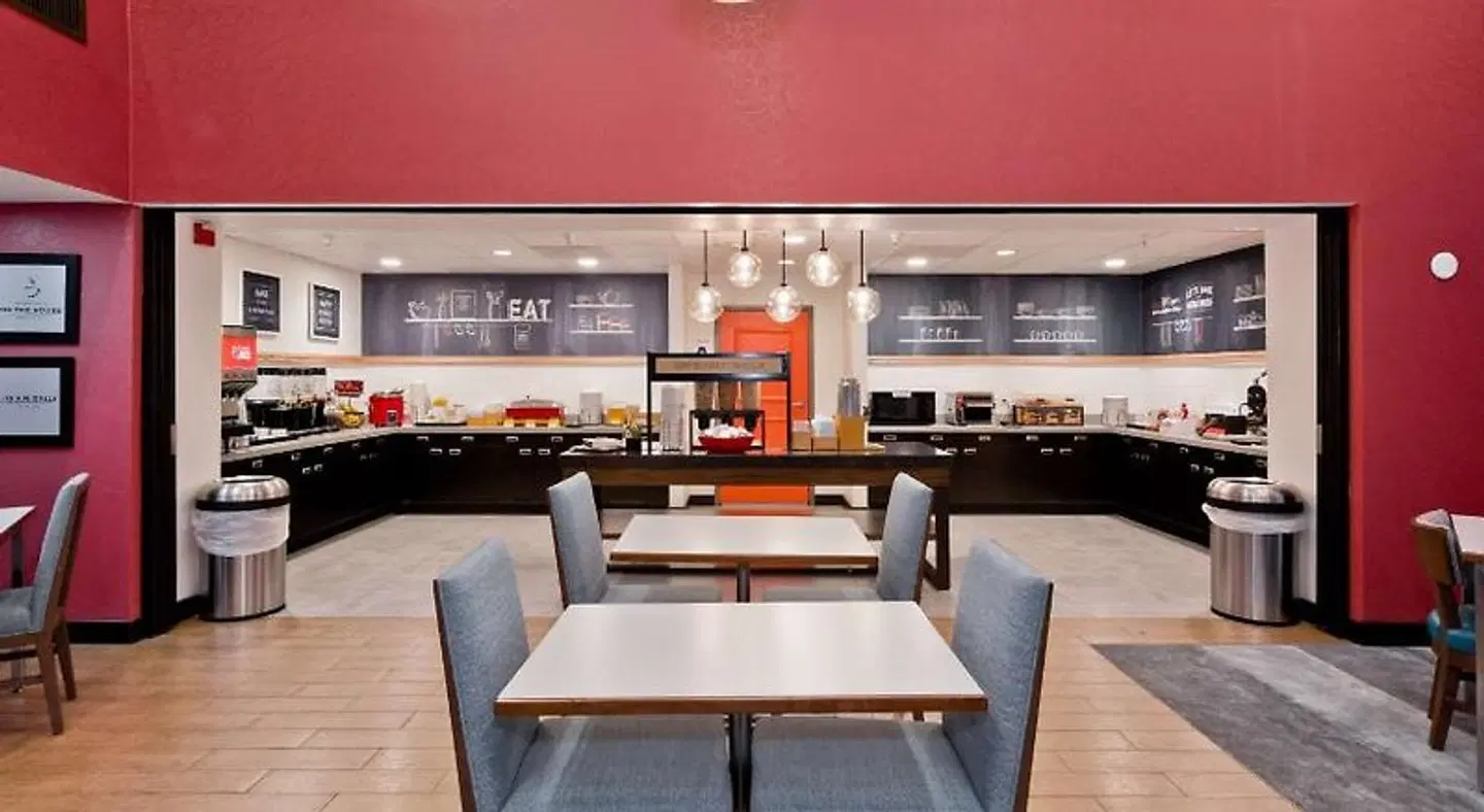 Hampton Inn & Suites Palm Desert LOUNGE_LOBBY
