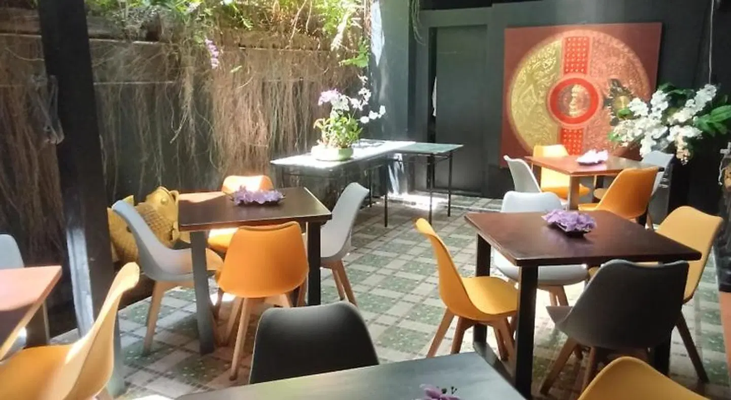 HI Karon Beach Hotel Bar