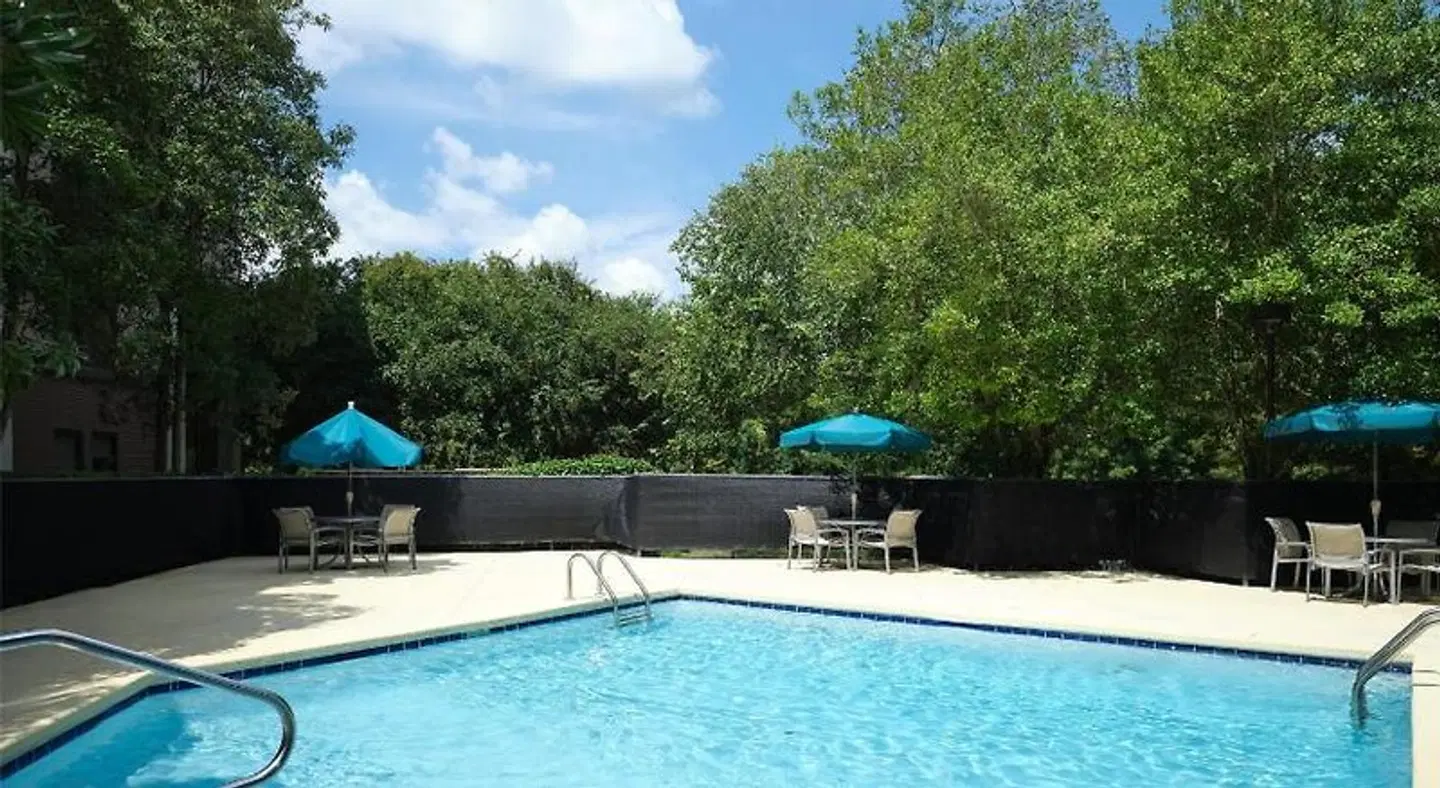 Hampton Inn Meridian OUTDOOR_POOL
