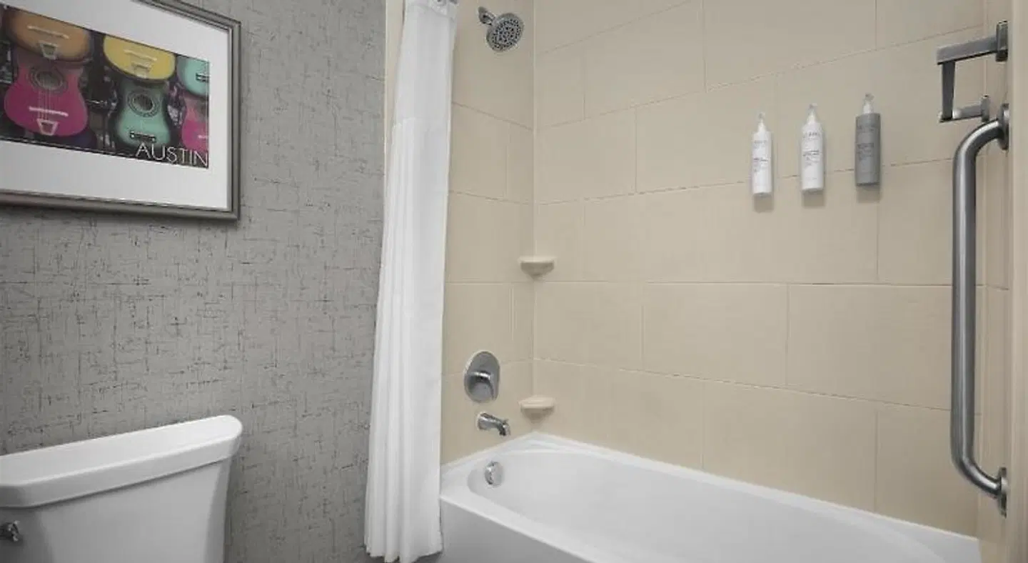 Hampton Inn & Suites Austin @ The University/Capitol Badezimmer