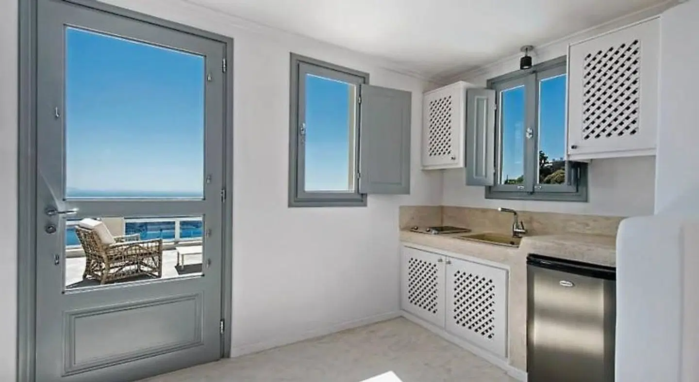 Caldera Cliff Illusion Suites ROOM_EXAMPLE