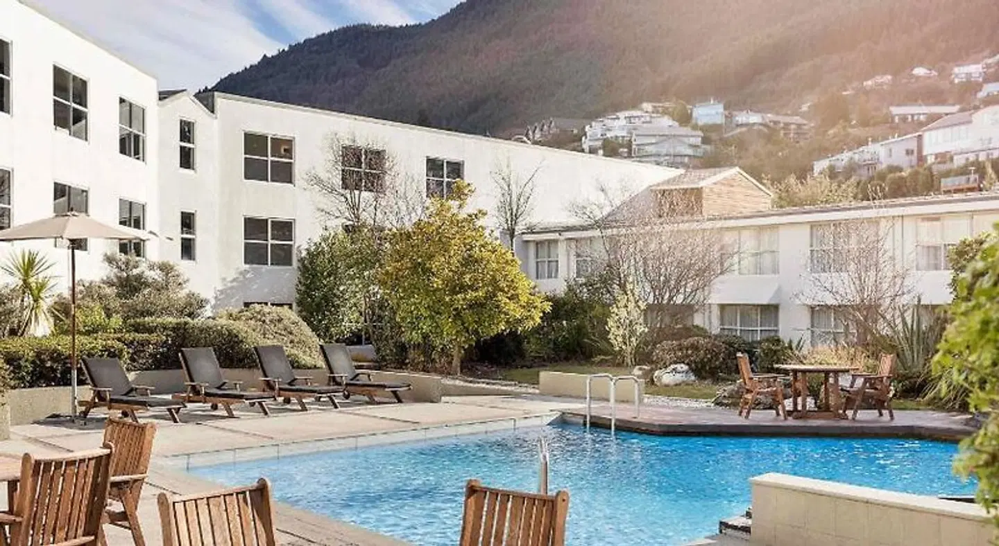 Mercure Queenstown Resort OUTDOOR_POOL
