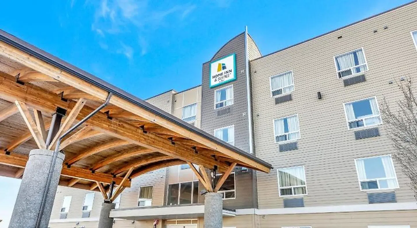 Home Inn & Suites Lloydminster EXTERIOR