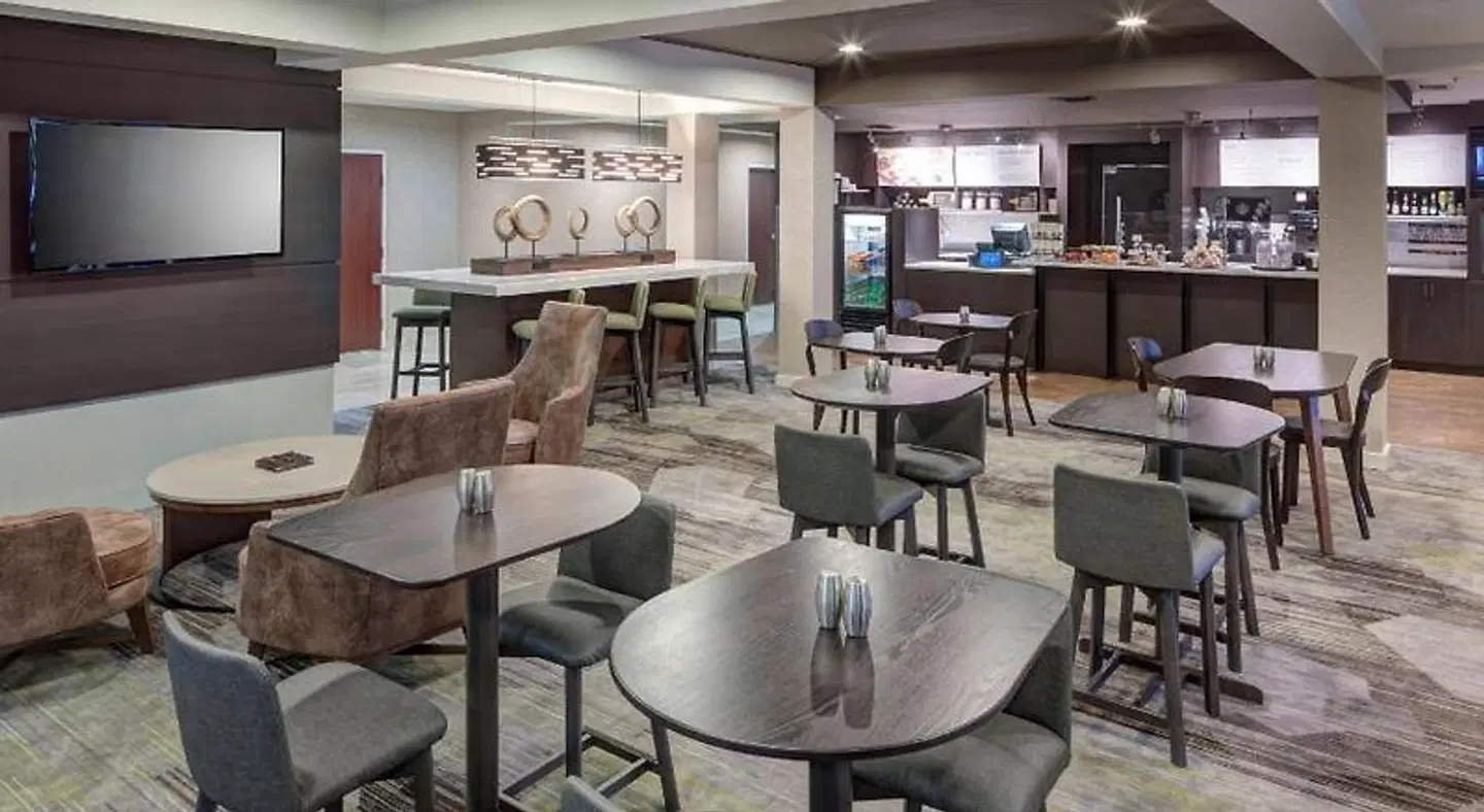 Courtyard by Marriott Tuscaloosa Bar