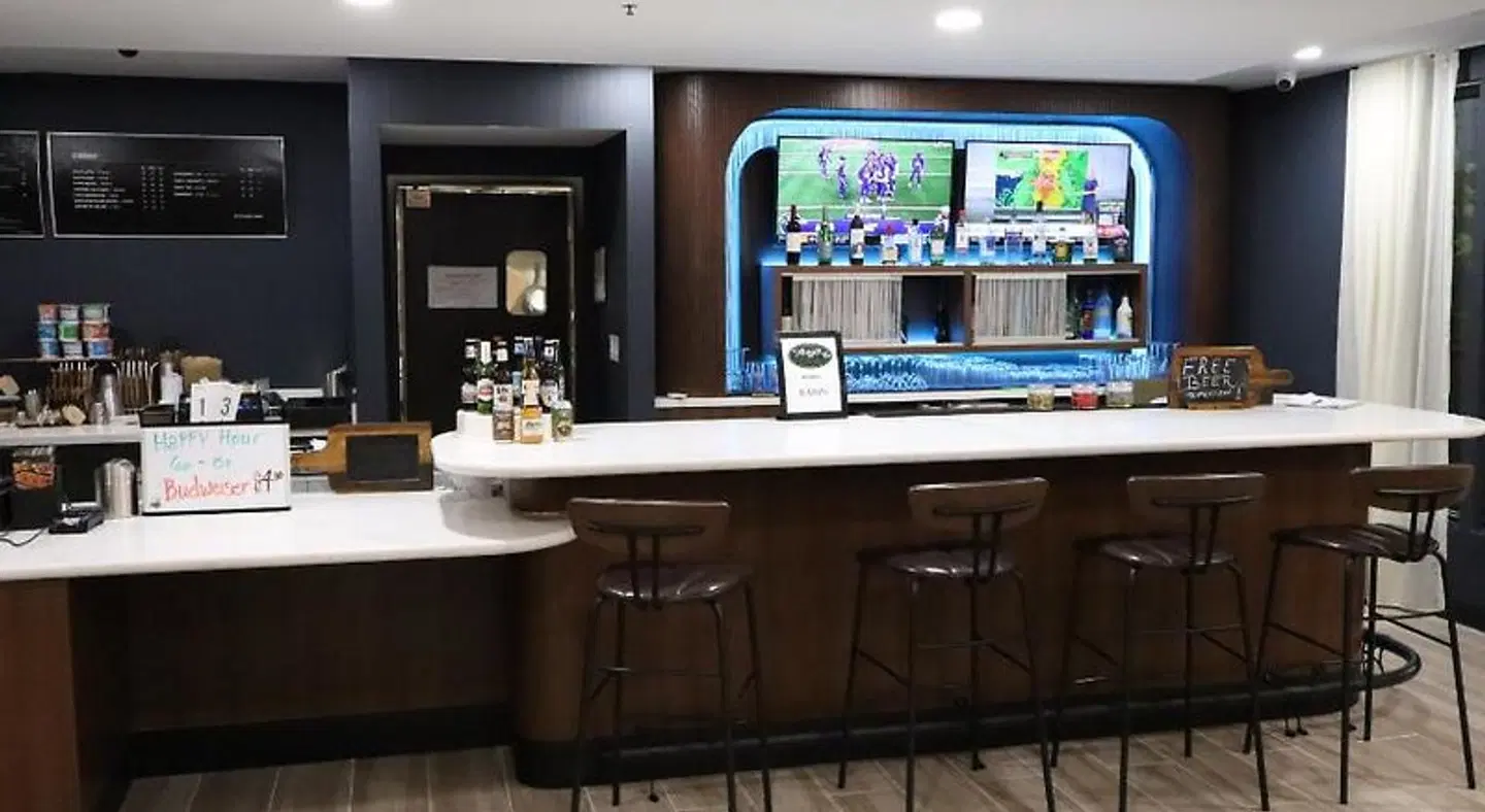Courtyard by Marriott Tuscaloosa Bar