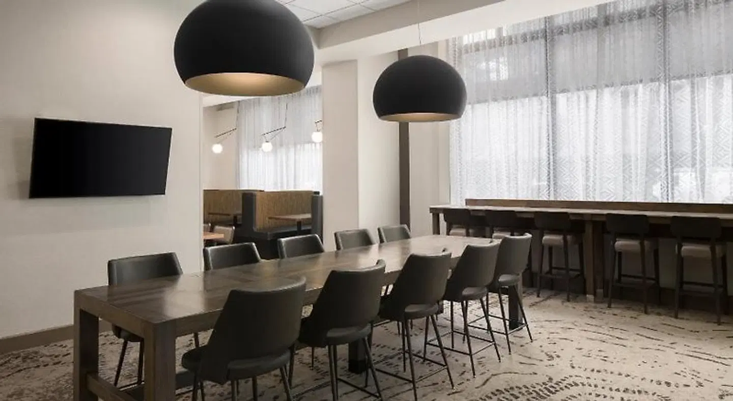 Residence Inn by Marriott Portland Downtown/RiverPlace Restaurant