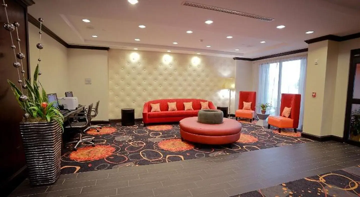 Hampton Inn & Suites Albany At Albany Mall LOUNGE_LOBBY