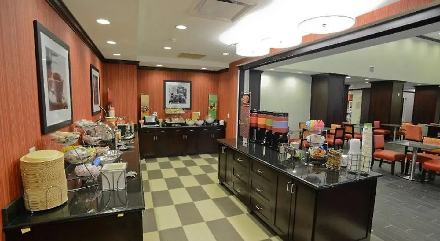 Hampton Inn & Suites Albany At Albany Mall Restaurant