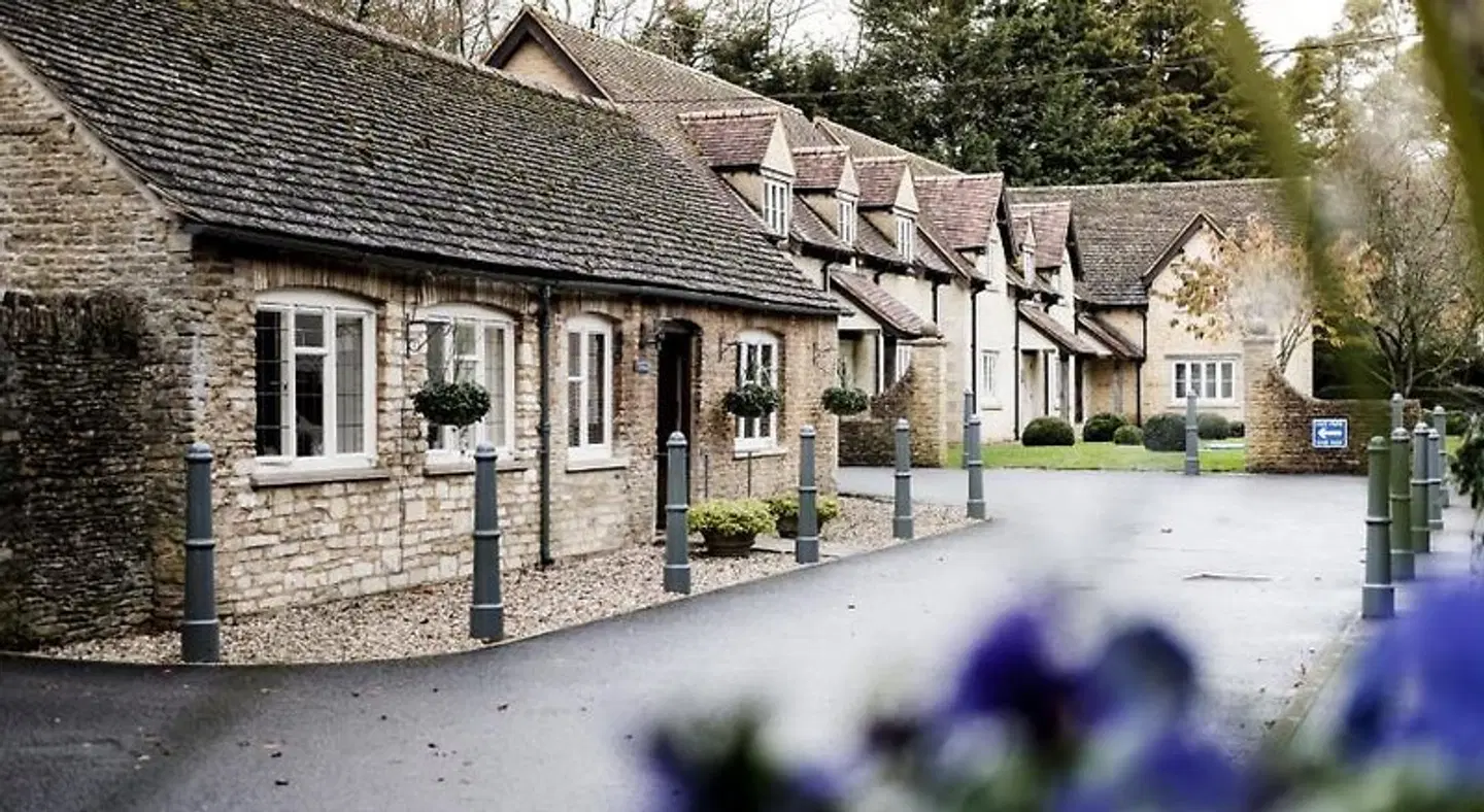 Hare & Hounds EXTERIOR