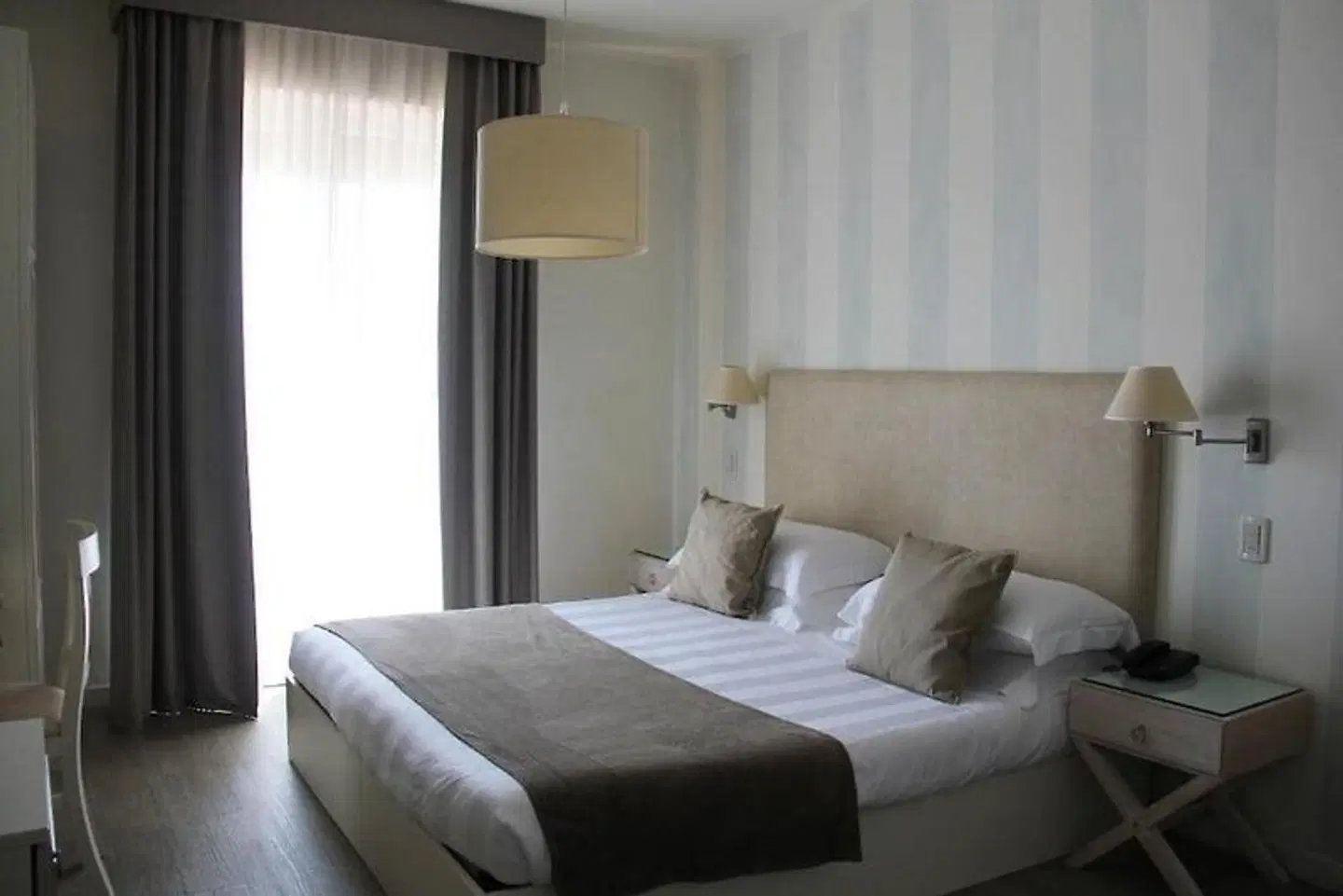 Bijou ROOM_EXAMPLE
