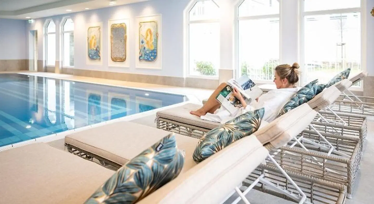 Privat-Hotel Villa Aurora Hallenbad