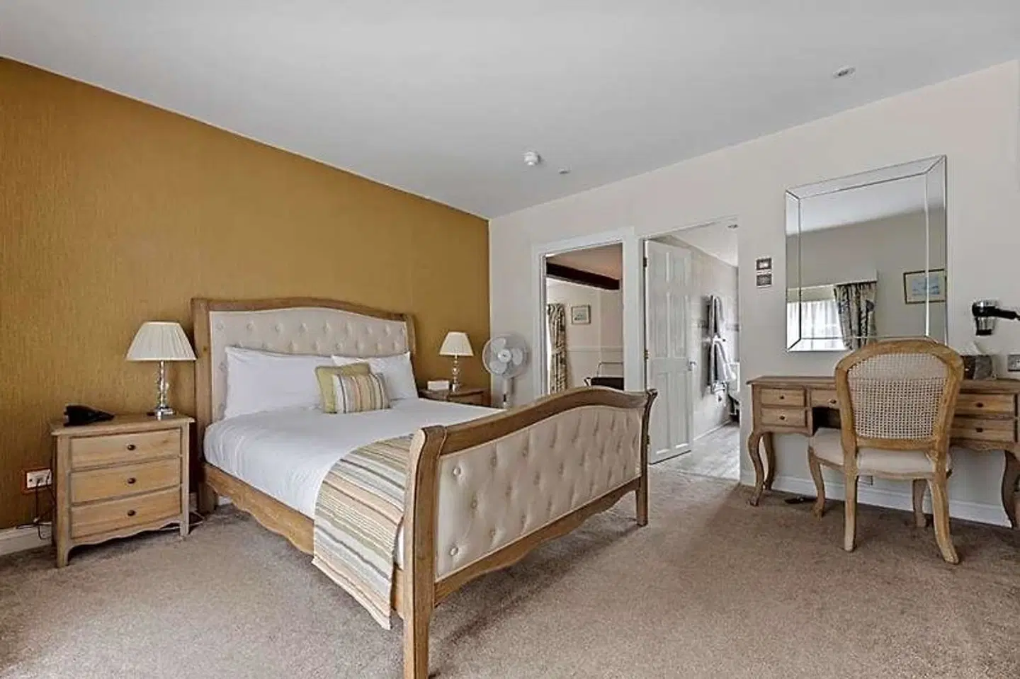 Sleeping Bear Hotels Dorchester ROOM_EXAMPLE
