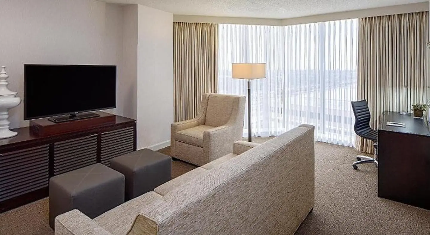 DoubleTree by Hilton Hotel Houston Greenway Plaza ROOM_EXAMPLE