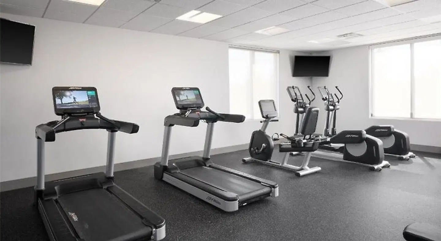 Best Western Premier Hotel at Fisher's Landing SPORTS_AND_LEISURE