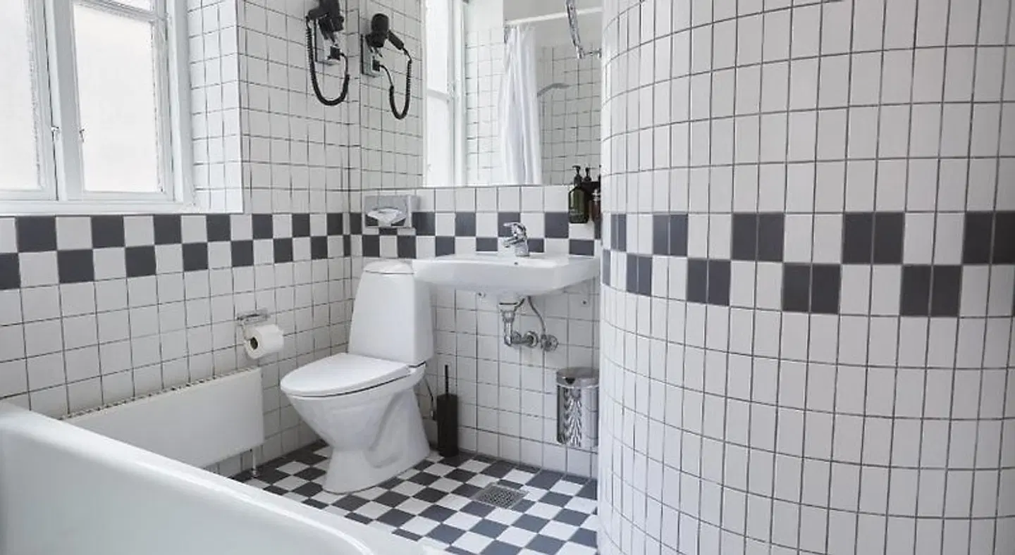 Ascot Apartments Badezimmer