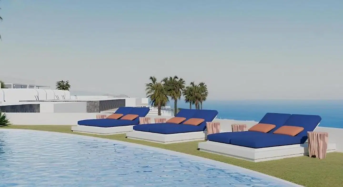 Cresanto Luxury Suites OUTDOOR_POOL