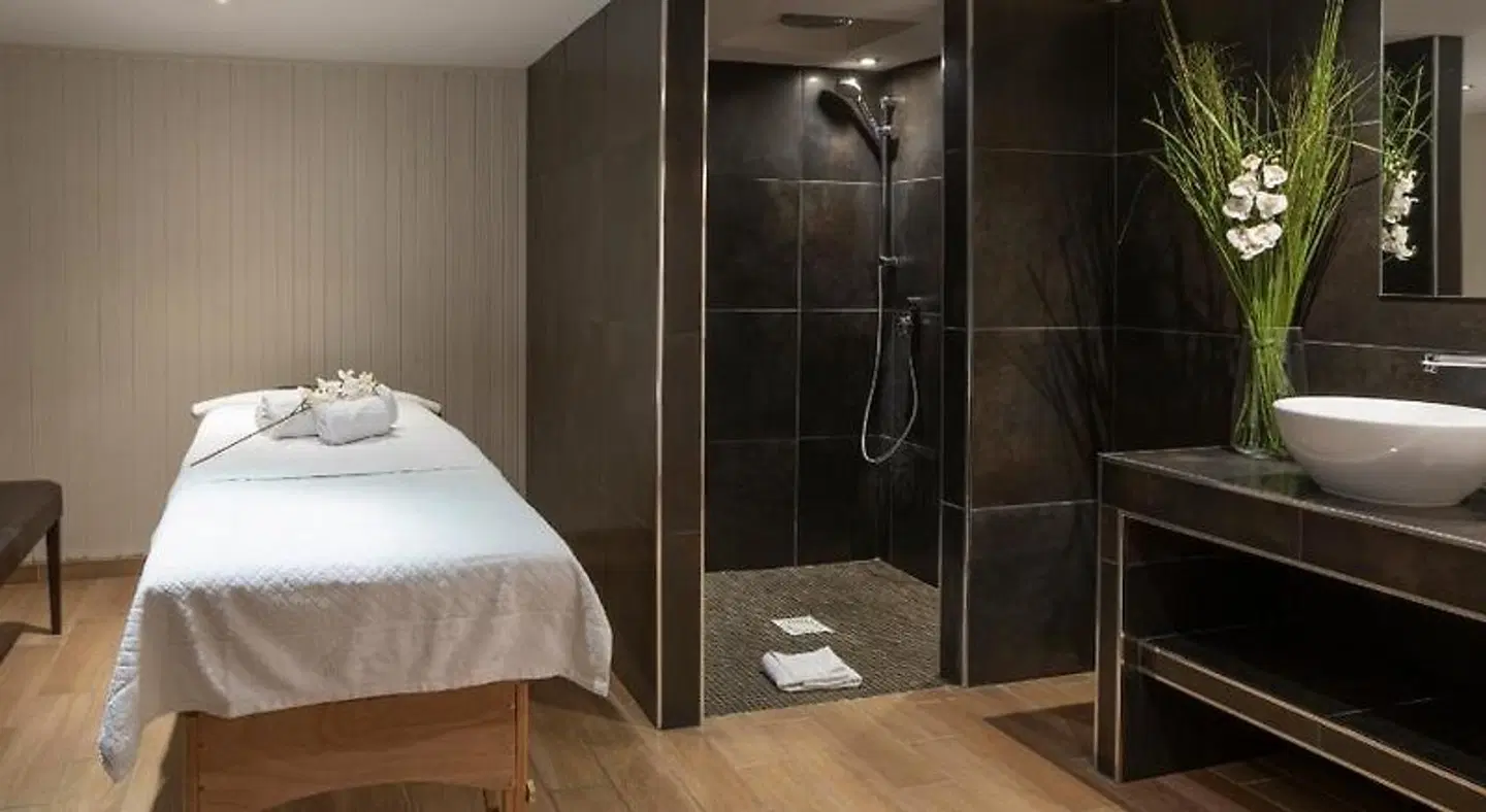 Best Western Plus Hôtel Villa D'est Badezimmer