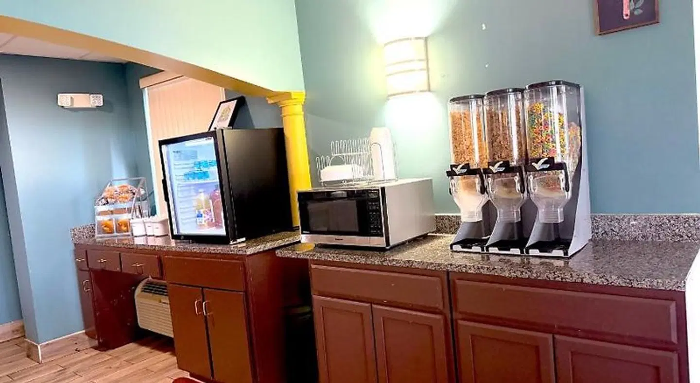 Super 8 by Wyndham Marianna LOUNGE_LOBBY