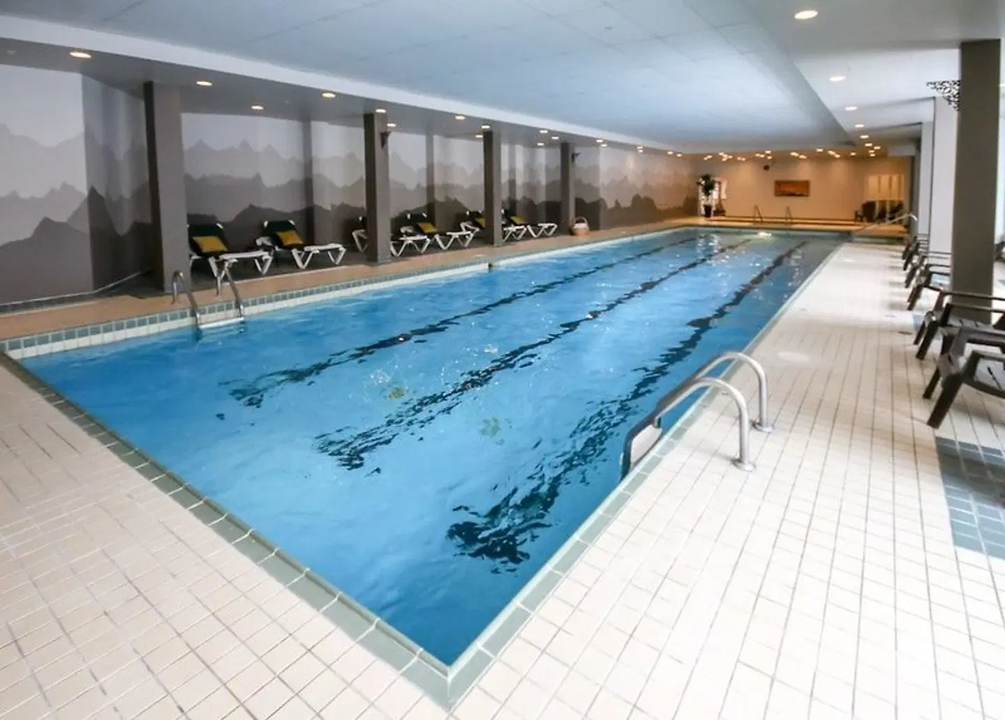 Le Grand Lodge Mont Tremblant Hallenbad