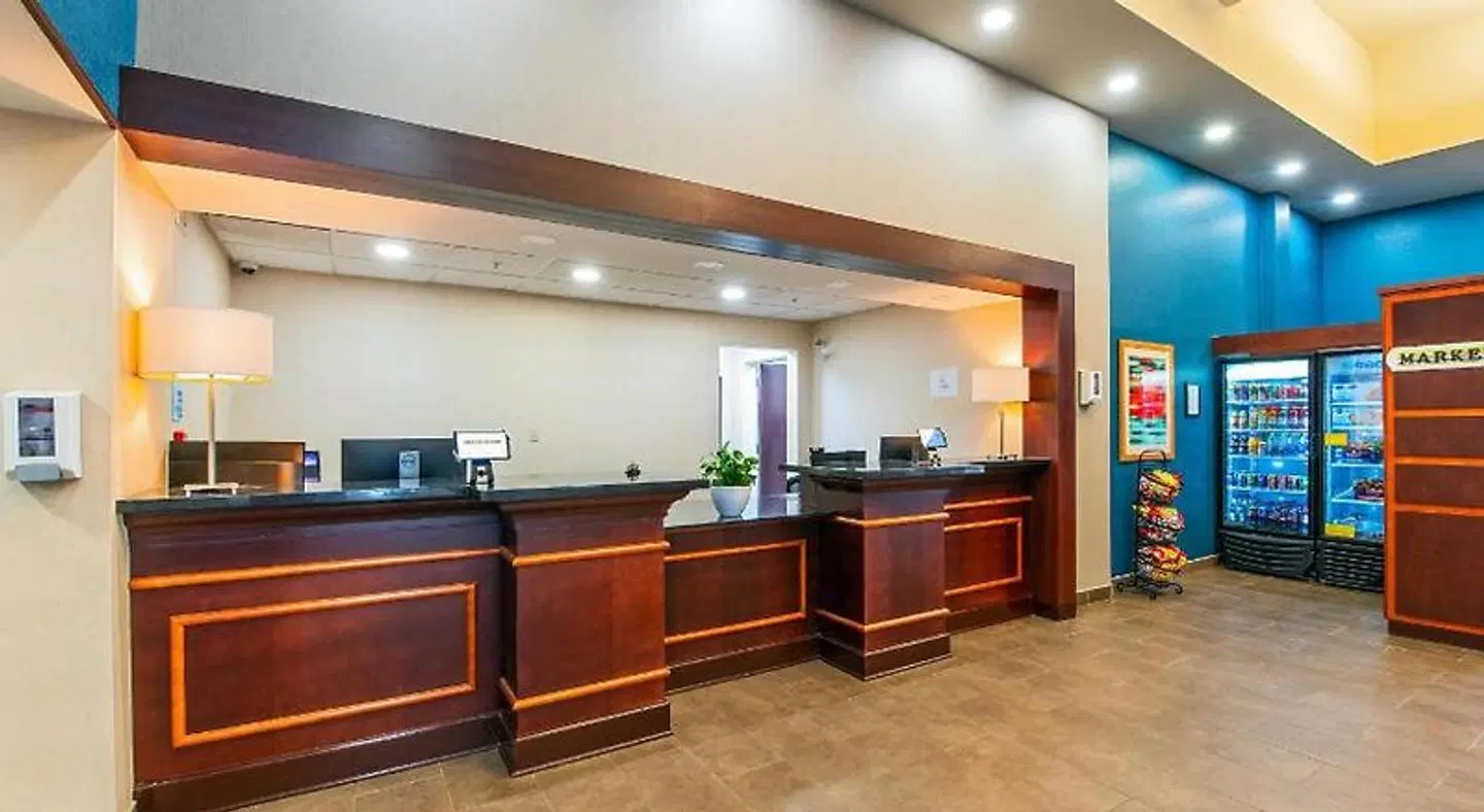 Comfort Inn & Suites LOUNGE_LOBBY
