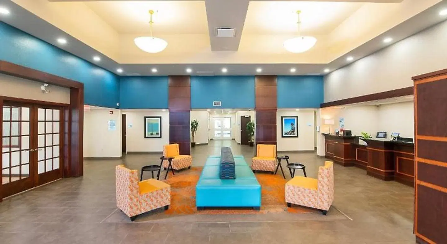 Comfort Inn & Suites LOUNGE_LOBBY