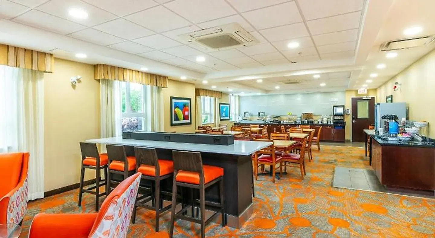 Comfort Inn & Suites Bar