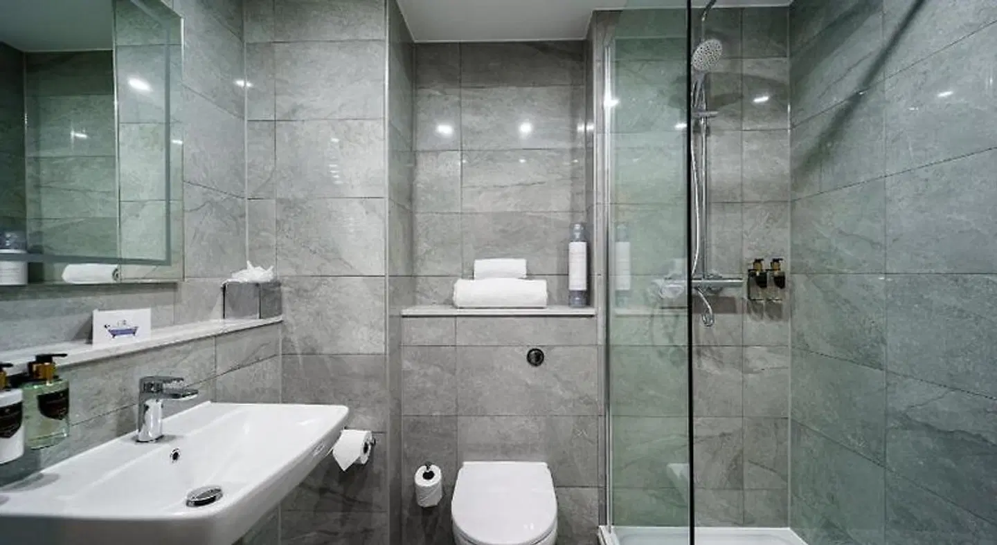 De Vere Tortworth Court Badezimmer