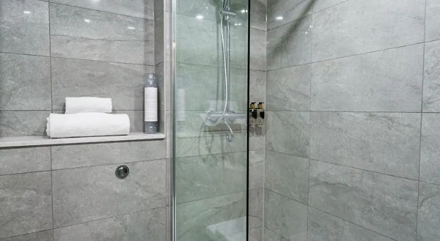 De Vere Tortworth Court Badezimmer