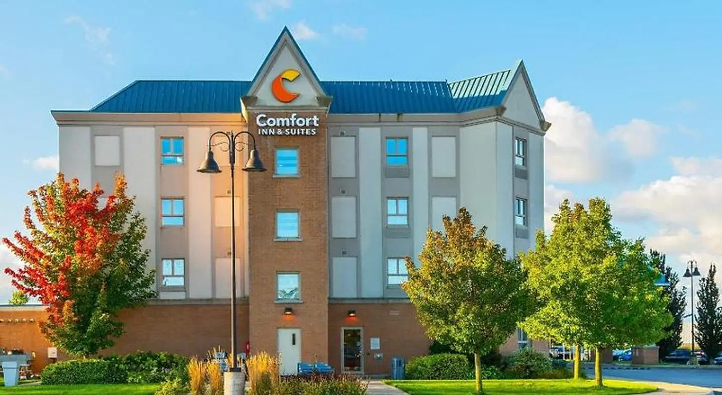 Comfort Inn & Suites EXTERIOR
