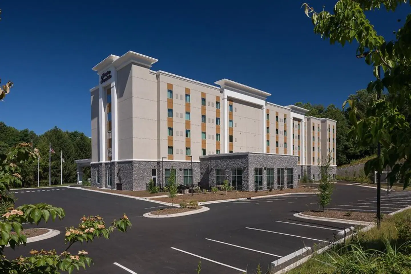 Hampton Inn & Suites Asheville Biltmore Village EXTERIOR