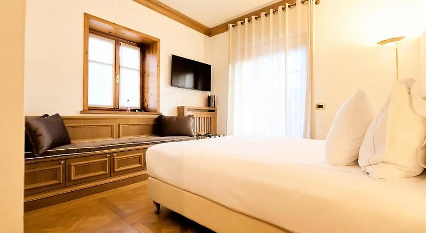 Ambra ROOM_EXAMPLE